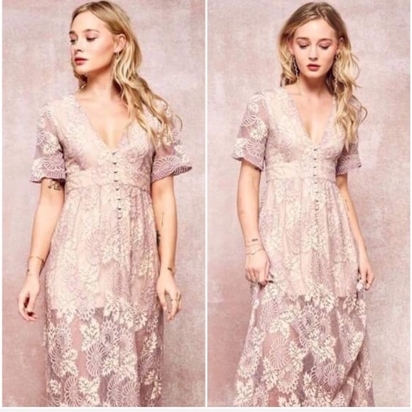 La Vie Est Belle | Ethereal Lace Lavender Dress - Picture 5 of 8